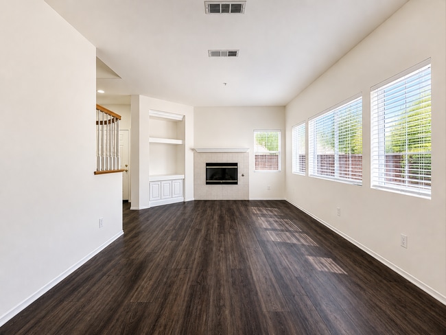 Building Photo - Newly Updated 3 Bedroom Condo in Gated Community in Murrieta