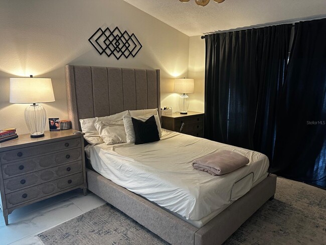 Building Photo - 2652 Hawthorne Ln