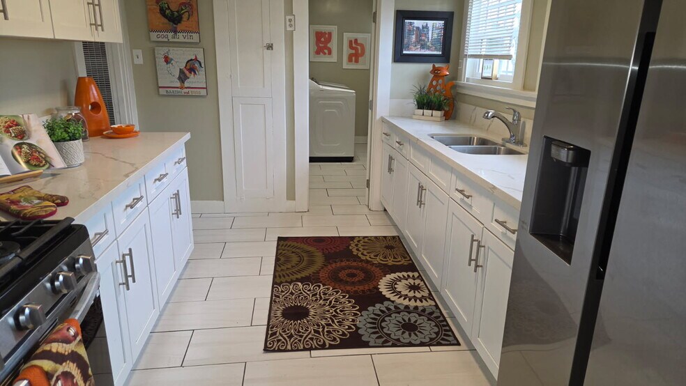 kitchen / laundry rooms - 7033 2nd Ave