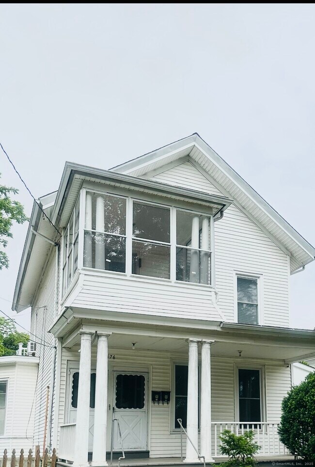 Building Photo - 576 Winthrop Ave