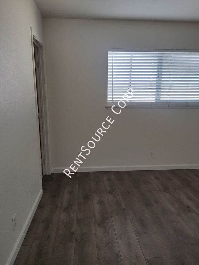 Building Photo - 1801 Calico Dr