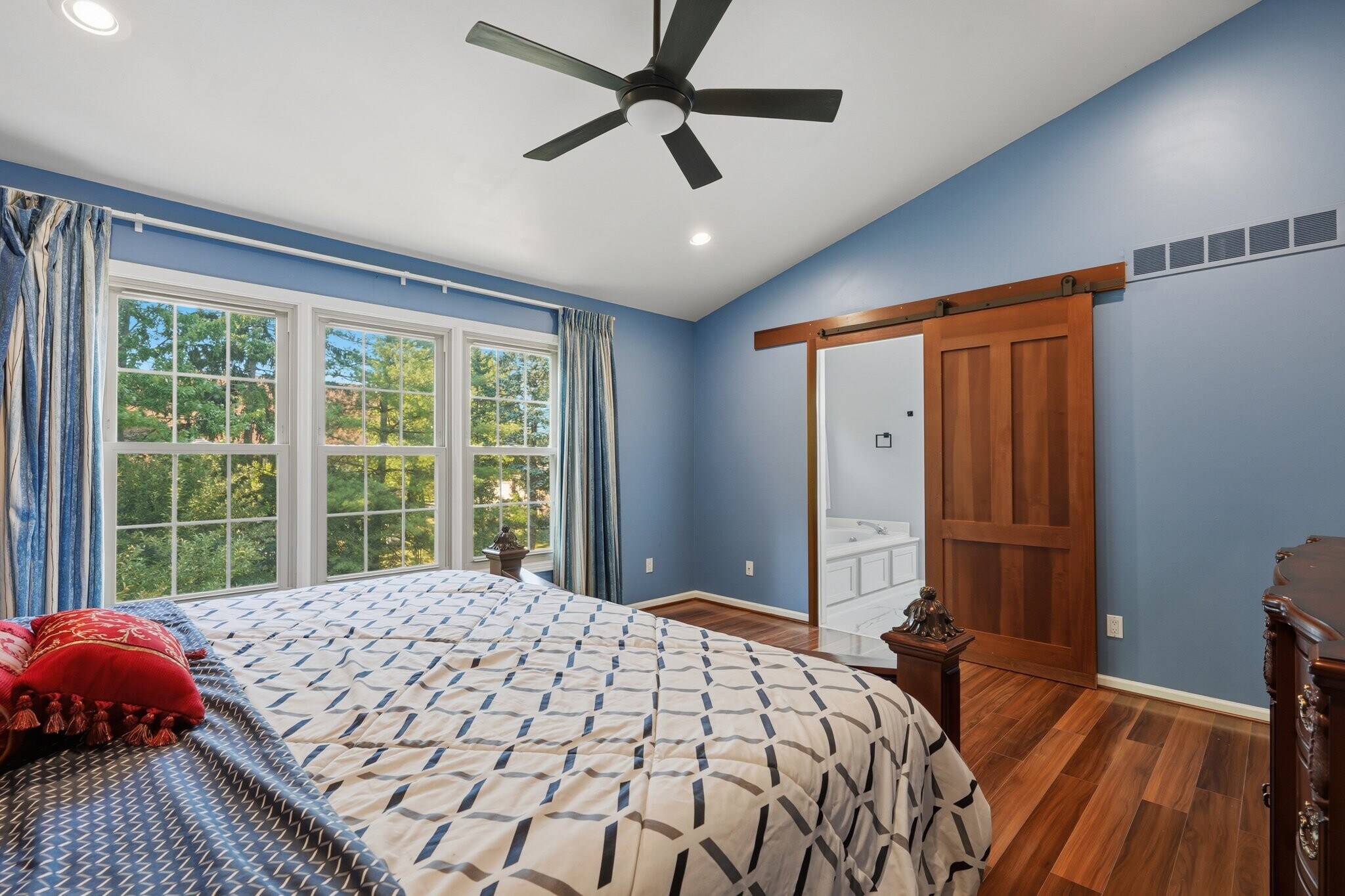 Building Photo - 44525 Fenwick Dr