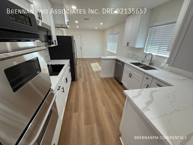 Building Photo - 35 Flower St