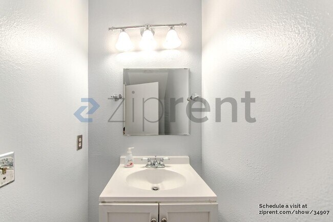 Building Photo - 12331 Hilldale Ct