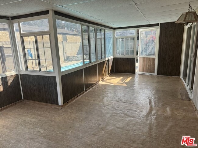 Building Photo - 631 Pepper Tree Dr