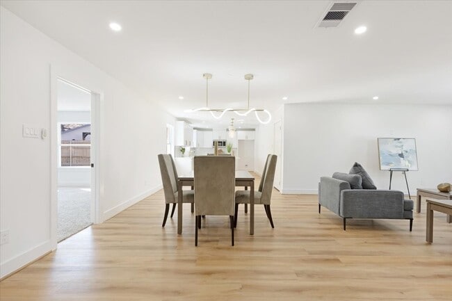 Building Photo - 9603 Emnora Ln