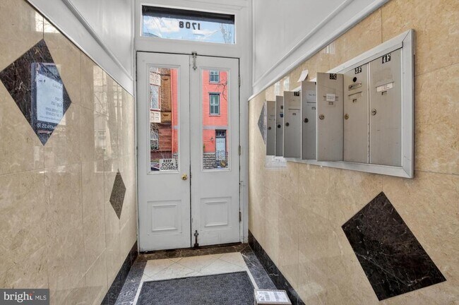 Building Photo - 1708 Pine St