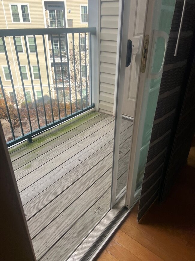 Building Photo - Crystal City 1 bedroom 1 bath condo