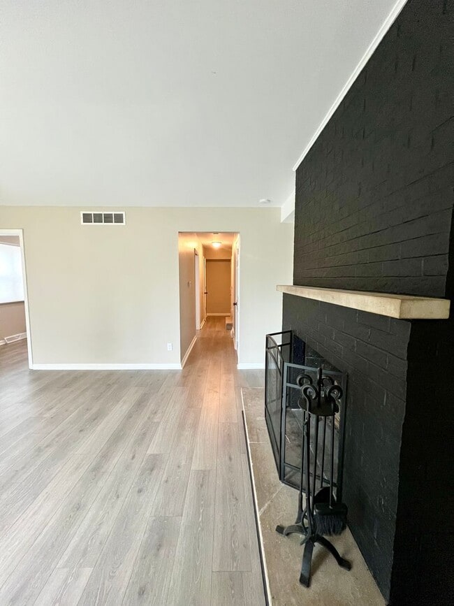 Building Photo - 3 Bedroom Duplex in Kalamazoo