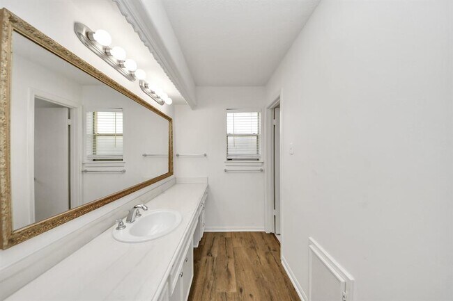 Building Photo - 8006 Oakington Dr
