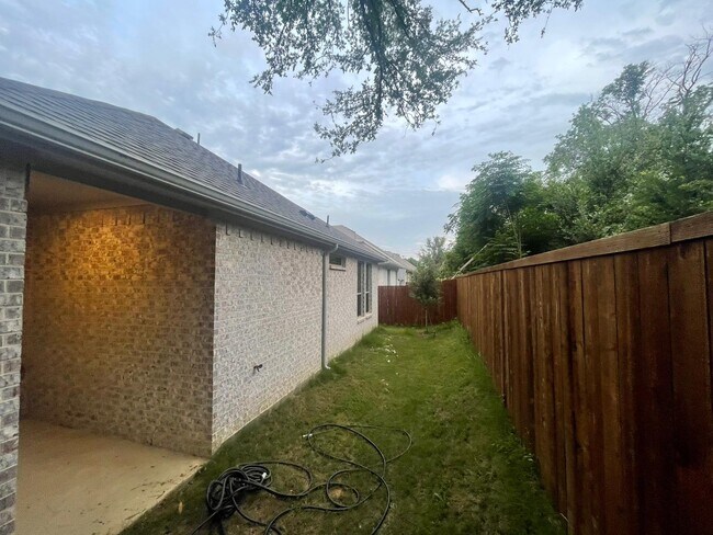 Building Photo - 2516 Sakeena Ct