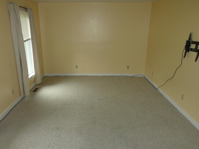 Building Photo - 10451 Edgehill Ln