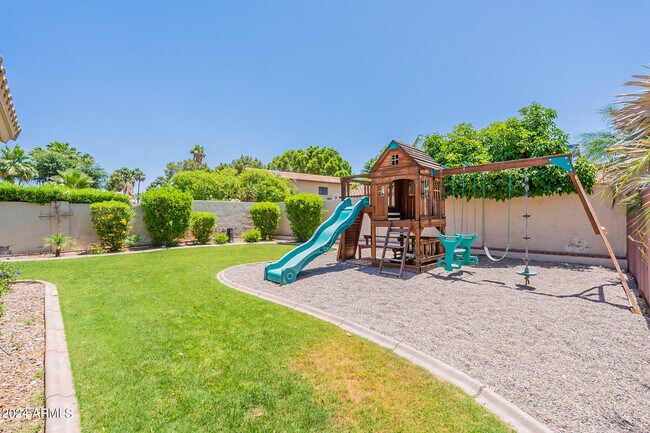 Building Photo - 1449 W Antiqua Dr