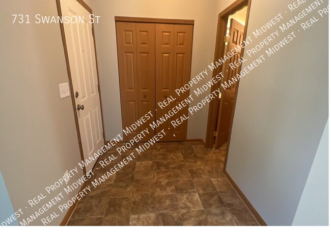 Building Photo - 731 Swanson St