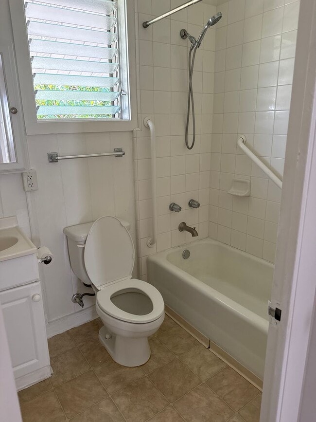 Building Photo - Makaikoa Street - near Kahala - 3 bedroom single family home