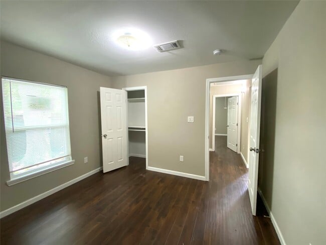 Building Photo - 4411 Buena Vista St