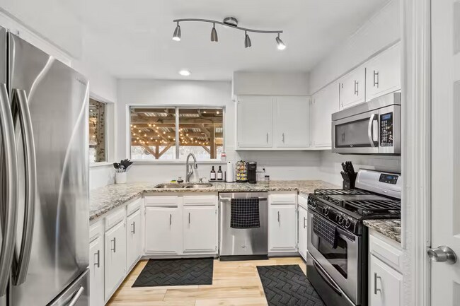 Building Photo - Meadowheath Drive