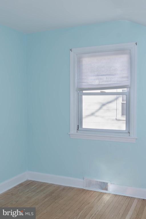 Building Photo - 209 Elm Ave