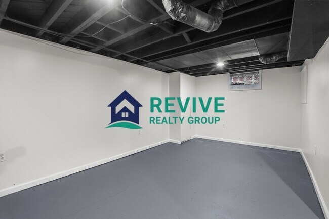 Building Photo - 9725 Fox Ave