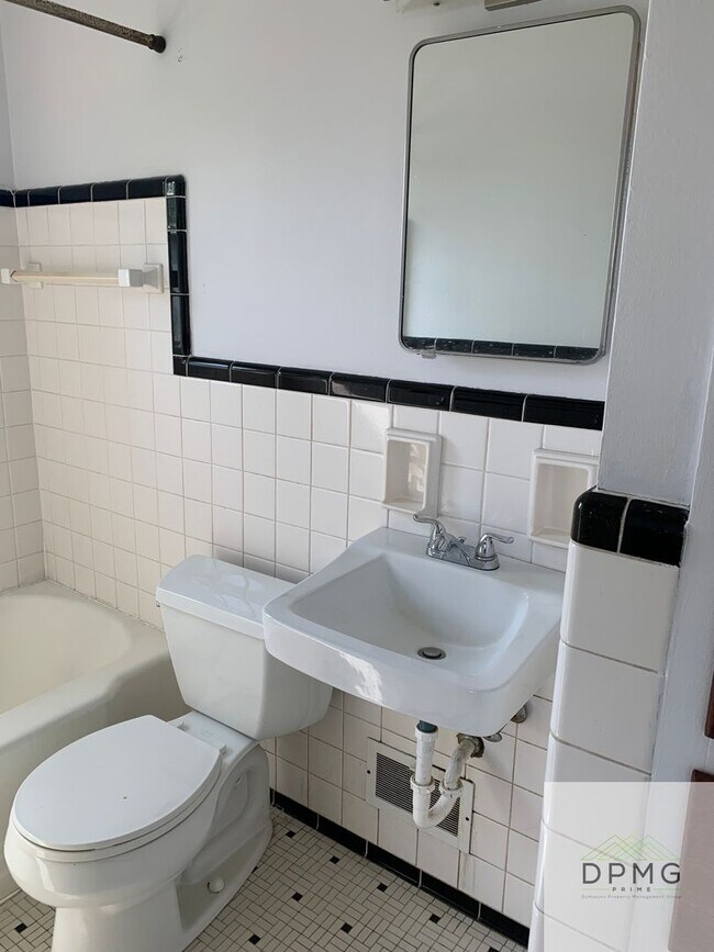 Building Photo - 124 W South St