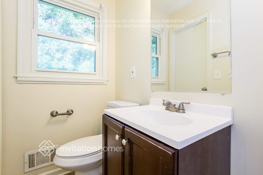 Building Photo - 4656 E Glen Ridge Cir
