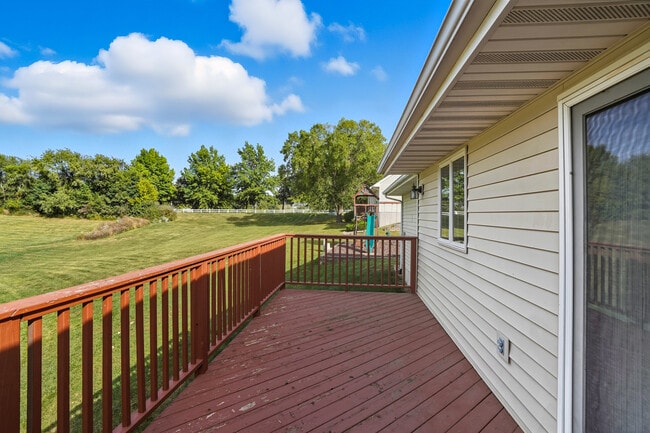 Building Photo - 8 Redtail Ct