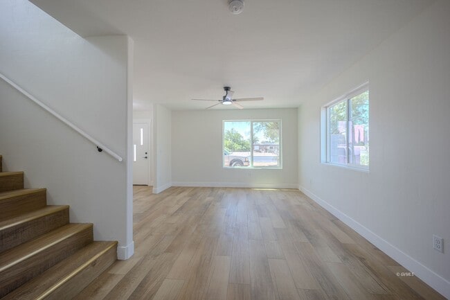 Building Photo - 818 W 7th St