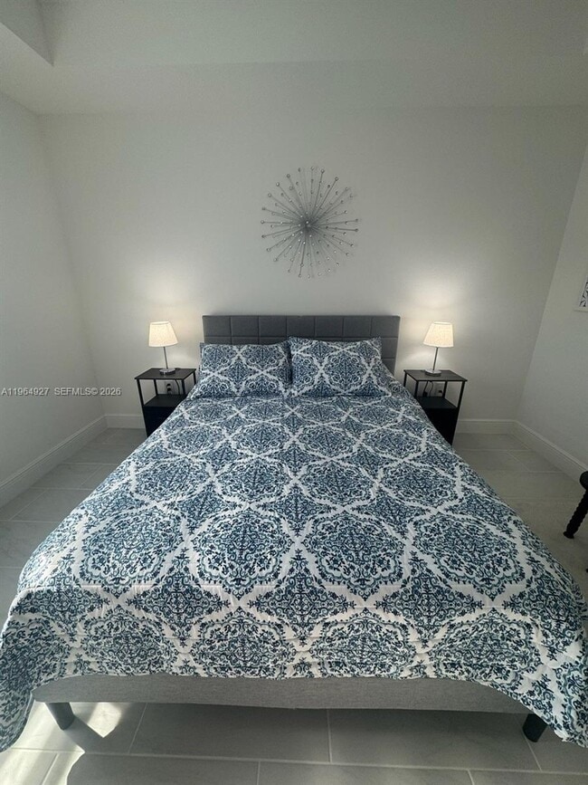 Building Photo - 649 N Lincoln St