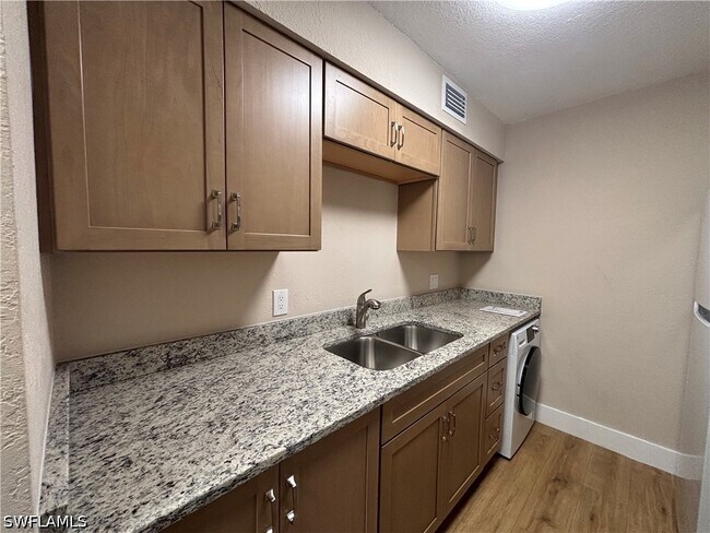 Building Photo - 5327 Summerlin Rd