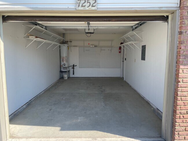 1-Car Garage - 7252 Lyngate Blvd