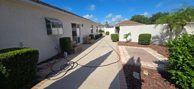 Building Photo - Prime Location – Just Minutes from Lake Sumter Landing and Spanish Springs!