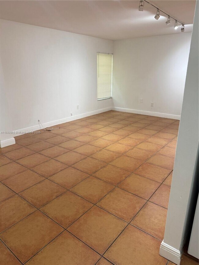 Building Photo - 5838 SW 74th Terrace