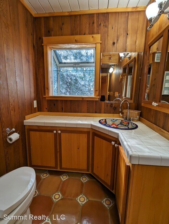 Building Photo - 3 br, 1.5 bath House - 17095 Glacier Hwy