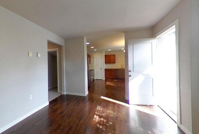 Building Photo - 1713 - Restore