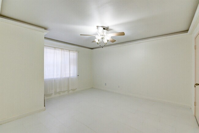 Building Photo - 7900 Westheimer Rd