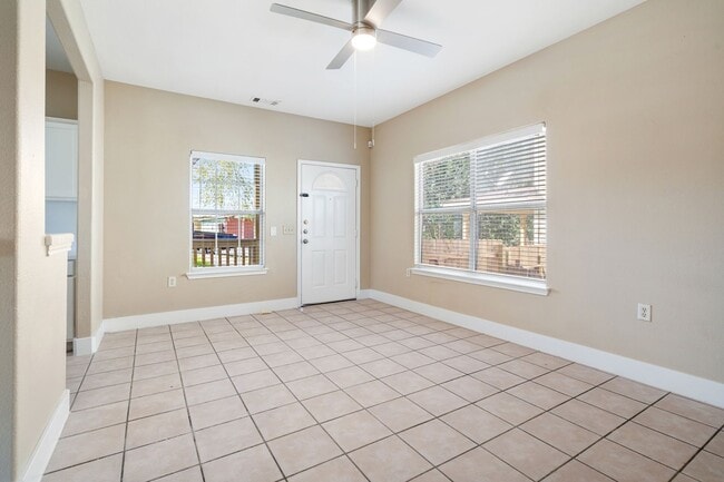 Building Photo - Agavae - MLK / 183 - Remodeled 3BD 2.5BA - Garage - Fenced Yard   - $1600