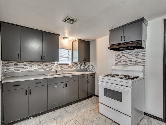 Building Photo - 5810 NW 41st St