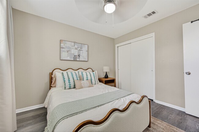 Building Photo - 6635 Queensclub Dr