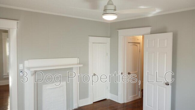 Building Photo - 218 N Hickory St