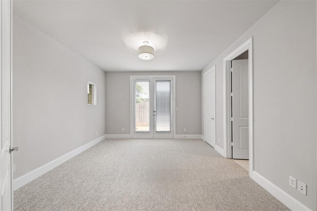Building Photo - 4021 University Grove St