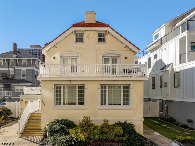 Building Photo - 104 S Oakland Ave