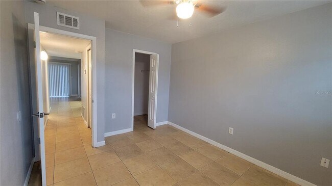 Building Photo - 863 Sky Lake Cir