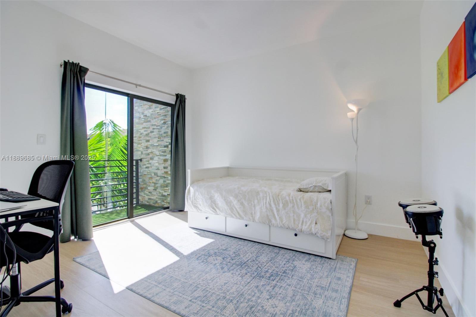 Building Photo - 21016 NE 2nd Ct