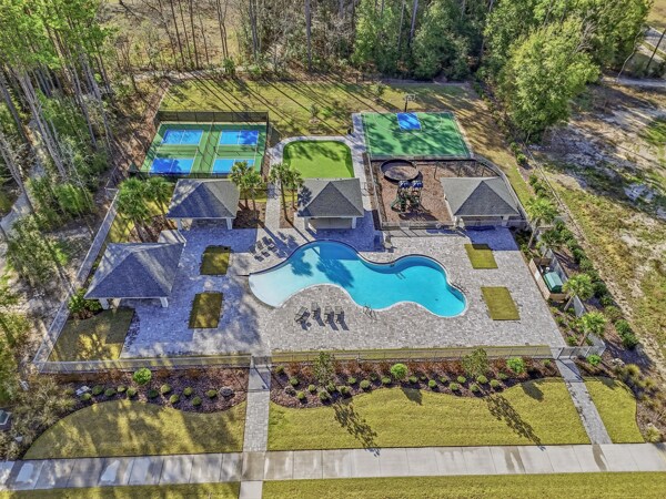 Building Photo - 534 SW 145th Dr