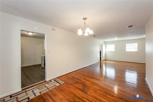 Building Photo - 2604 Sunnybrook Rd