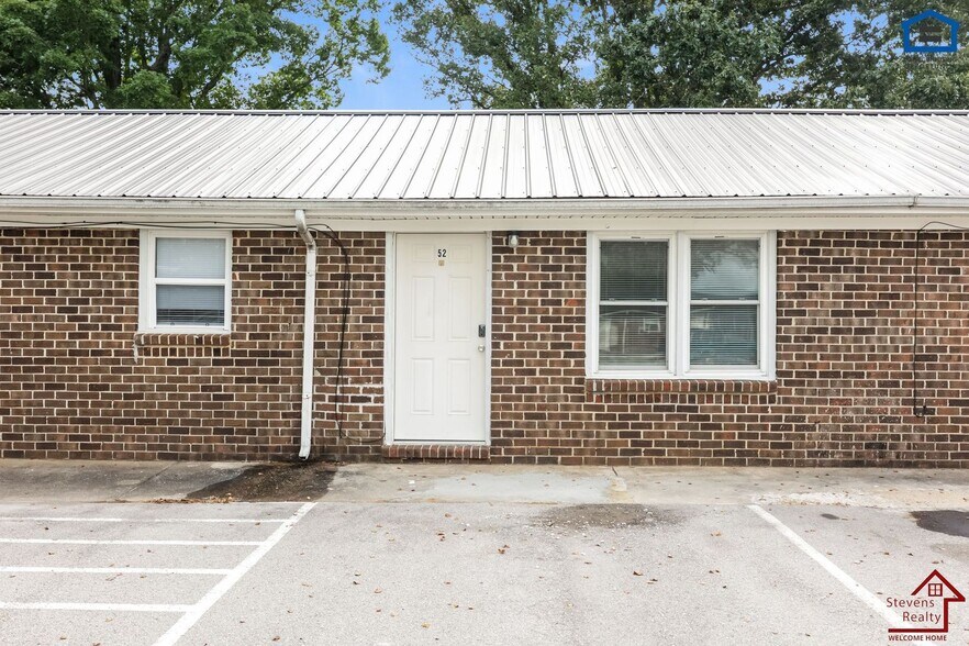 Building Photo - 702 Couch St