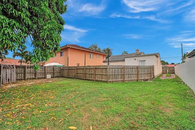 Building Photo - 2811 SW 3rd St