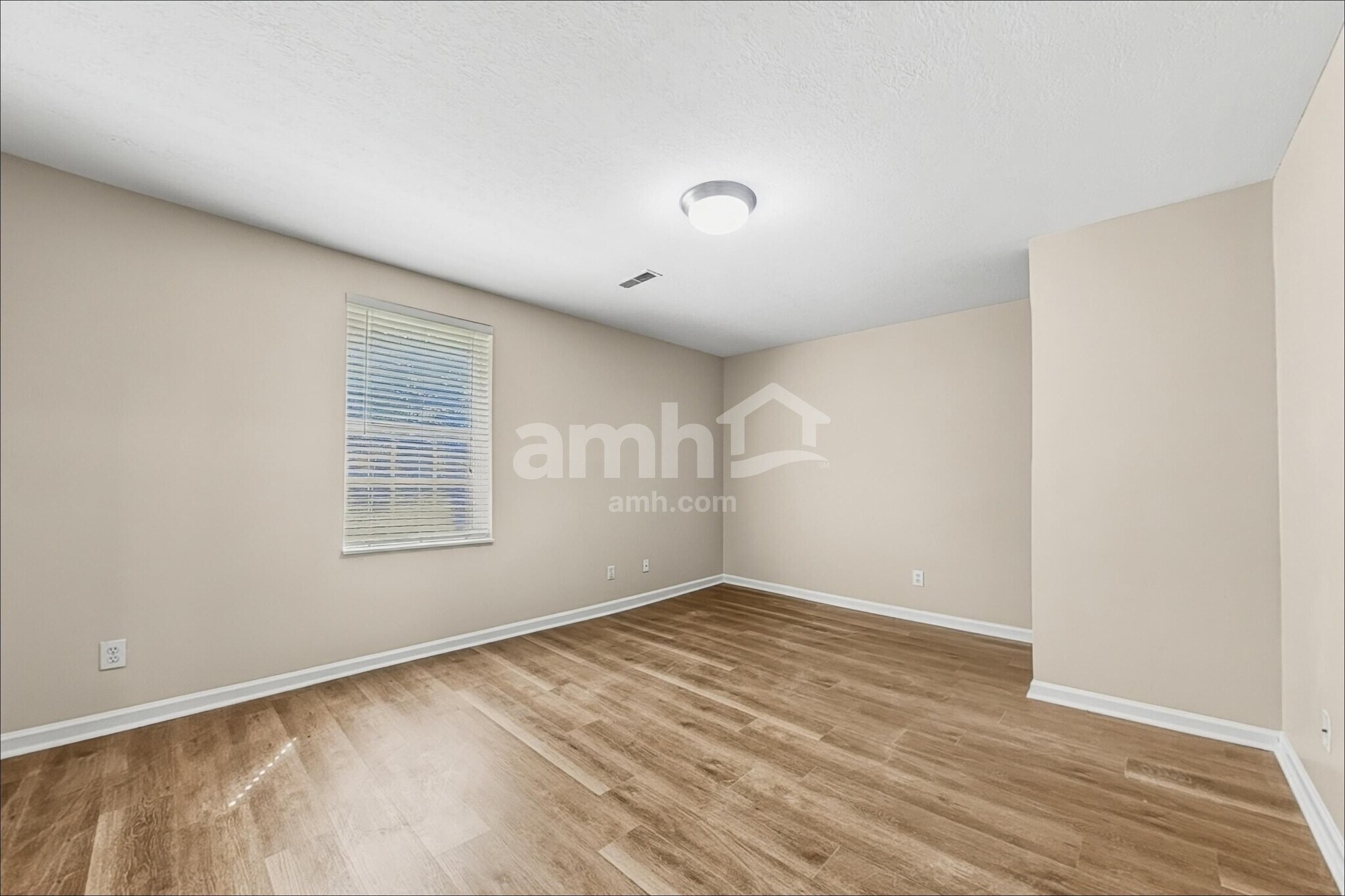 Building Photo - 1832 Silver Cloud Ln