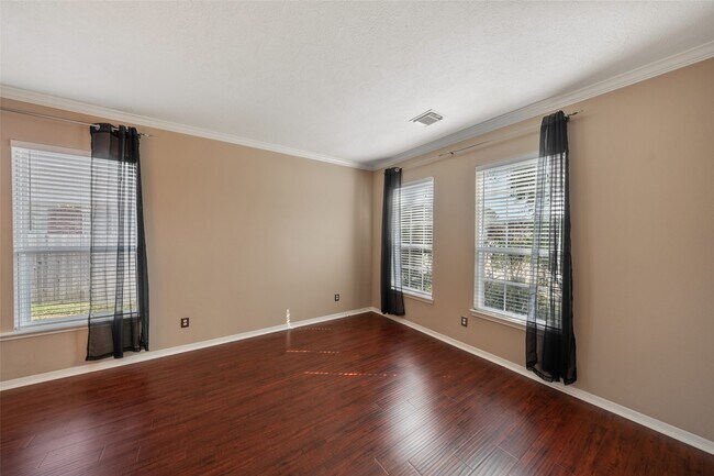 Building Photo - 8406 Oak Villa Ct