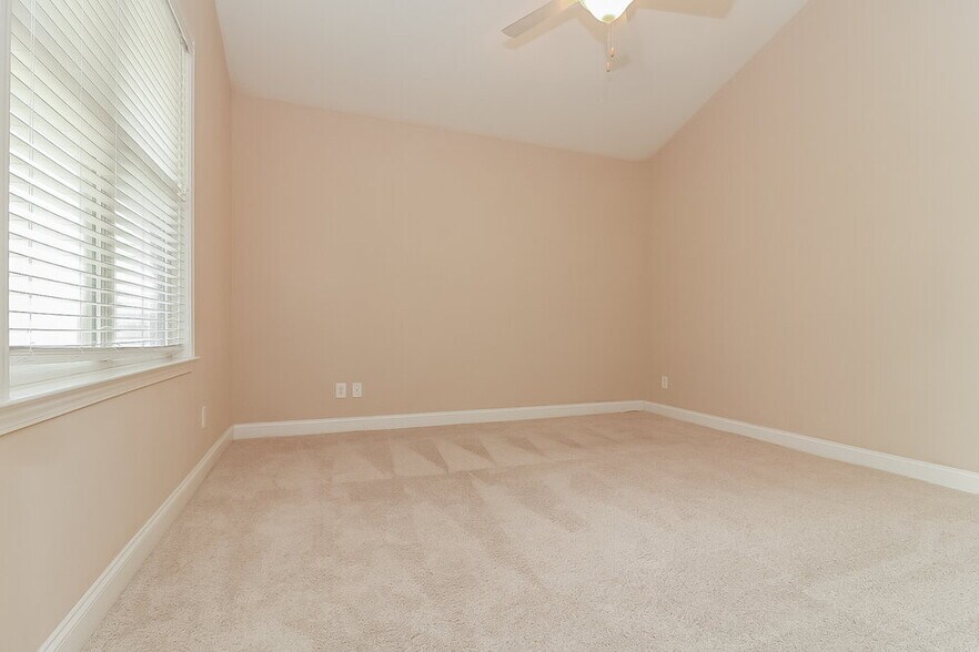 Building Photo - 84 Denby Cir